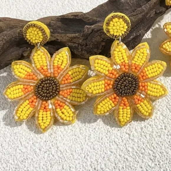 🌻 Sunflower Beaded Drop Dangle Earrings - Picture 4 of 15